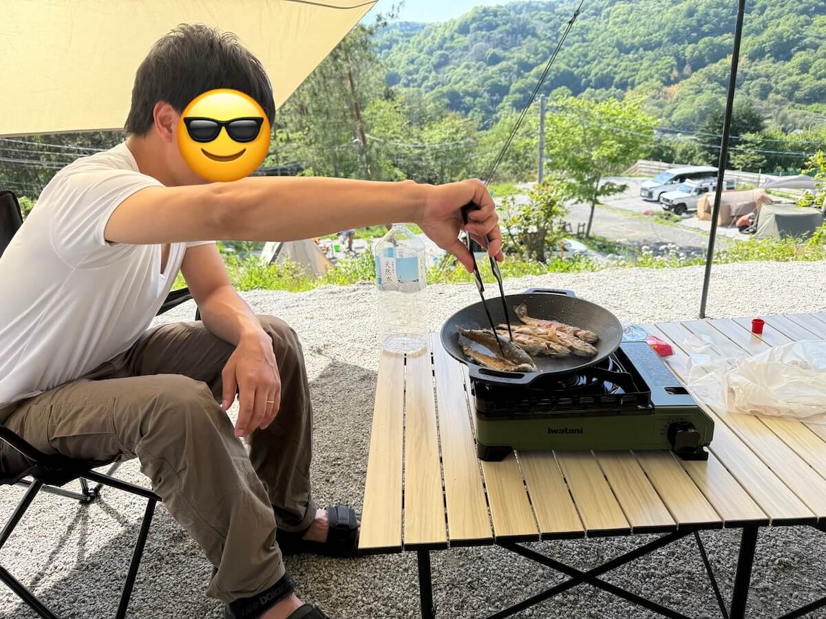 清川釣り堀で釣った川魚をガスコンロで焼く