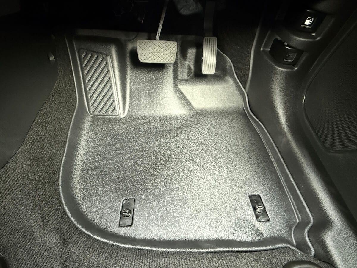 WR-V 専用 ユアーズ　ペダルマットセット 運転席
装着例