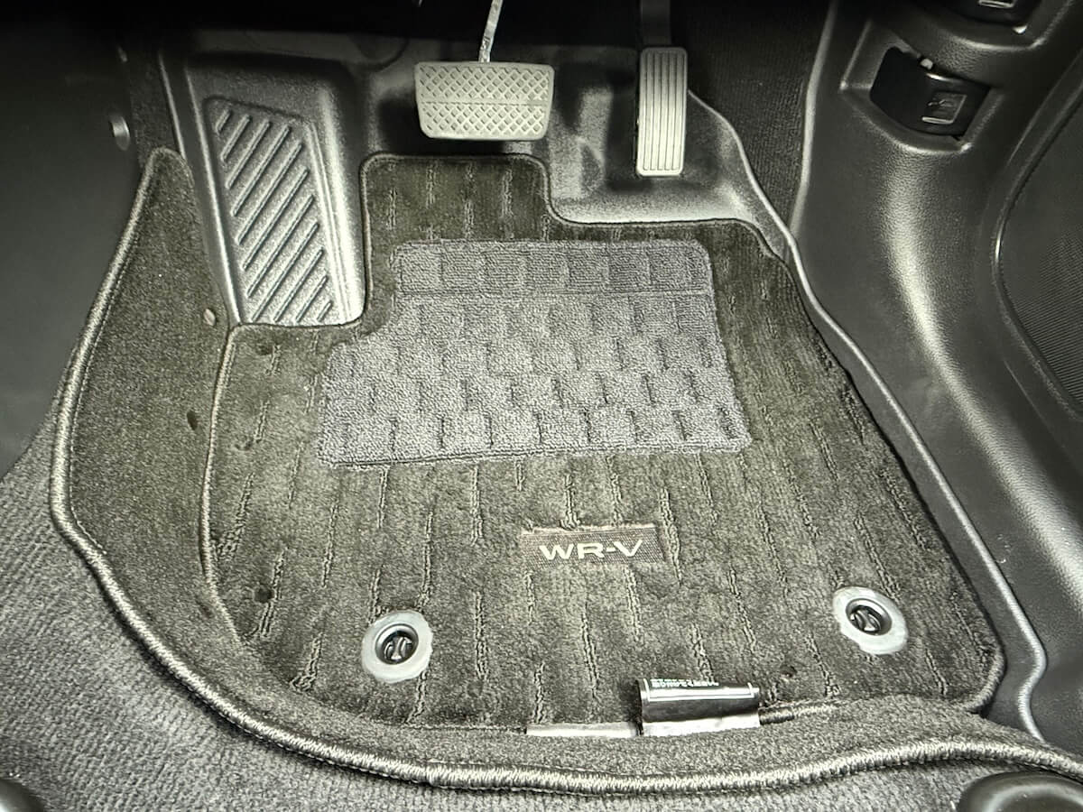 WR-V 専用 ユアーズ　ペダルマットセット 純正マット併用
