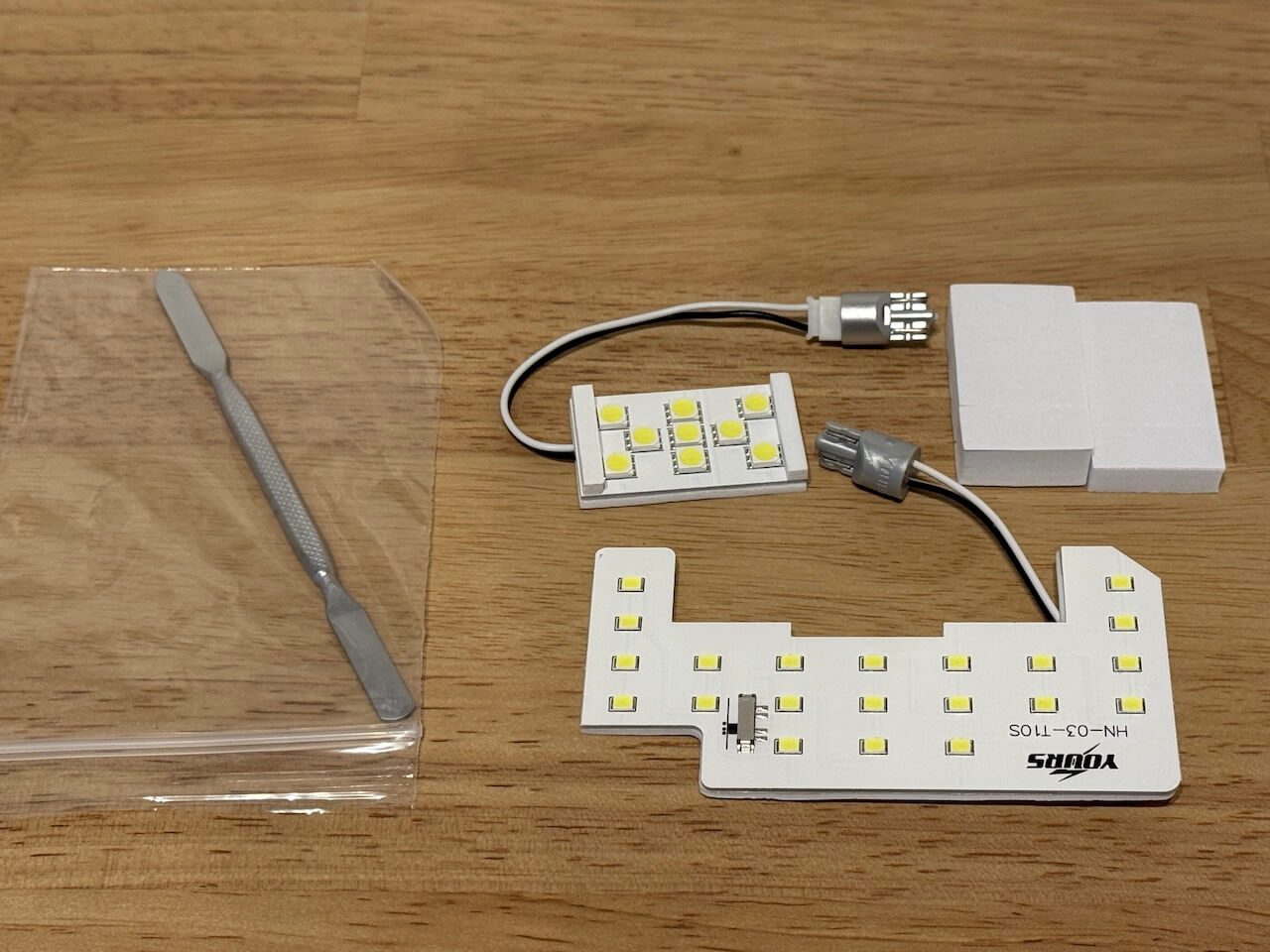 ホンダ WR-V 専用 LED ルームランプ セット　内容物